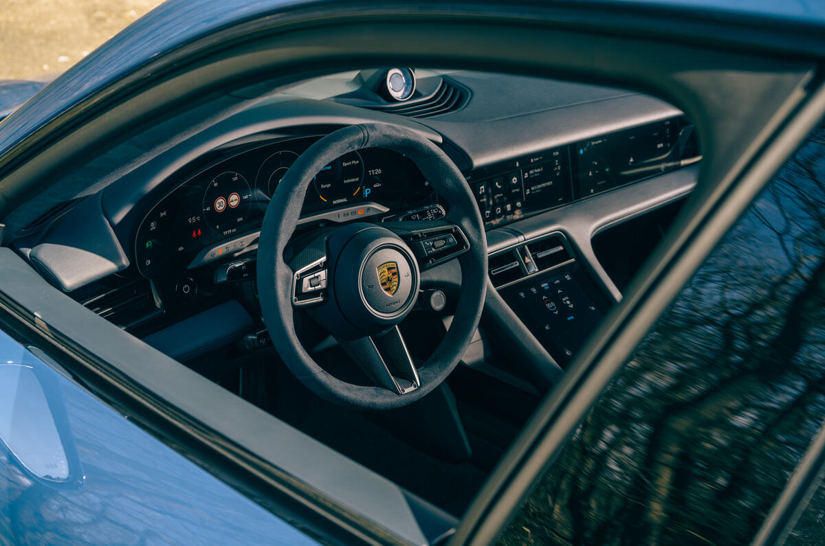 9 Porsche Taycan Cross Turismo 2021 LHD steering wheel