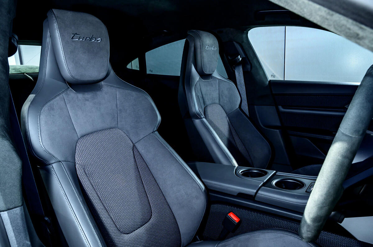 Porsche Taycan Turbo 2020 : premier bilan de la conduite au Royaume-Uni - cabine