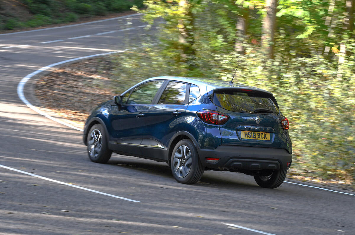 Renault Captur Iconic Tce 90 2018 Uk Review Autocar