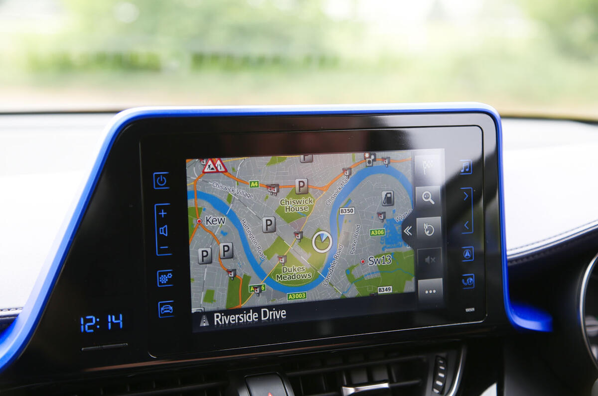 Toyota C-HR 2018 long-term review infotainment