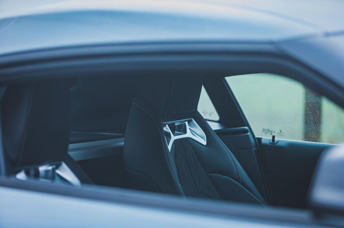 9 Toyota GR Supra 2 litres 2021 Première cabine d'examen de conduite au Royaume-Uni