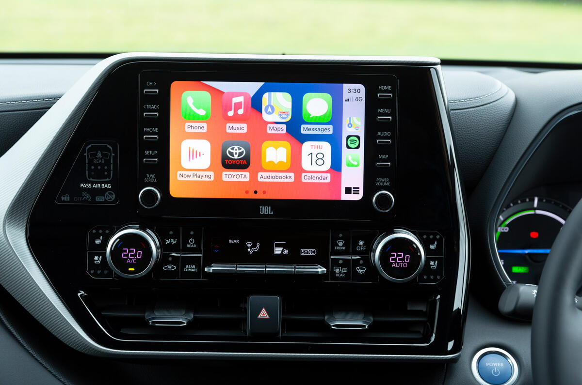 9 Toyota Highlander 2021 UE premier essai essai infotainment
