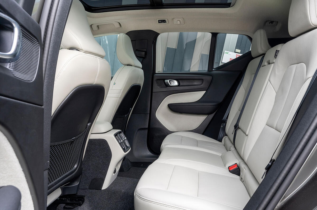 Volvo Xc40 Interior Back Seat Volvo XC40 T5 AWD R-Design Pro 2019 UK review | Autocar