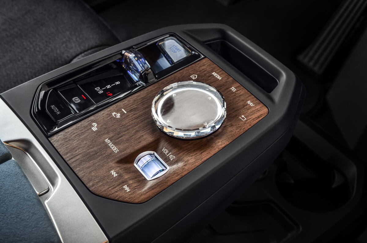 BMW iNext official images - centre console