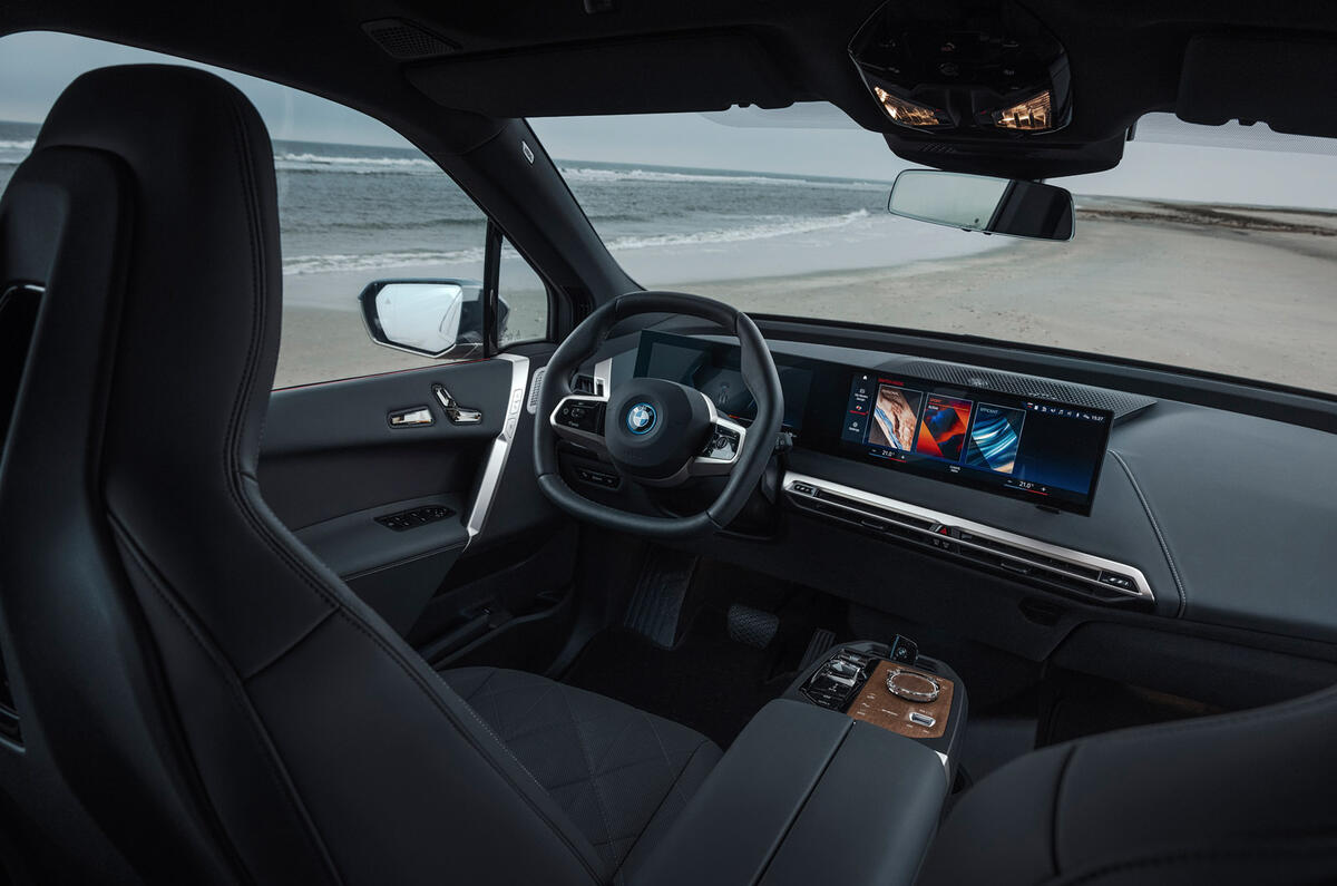 90 BMW iX M60 2022 reveal interior