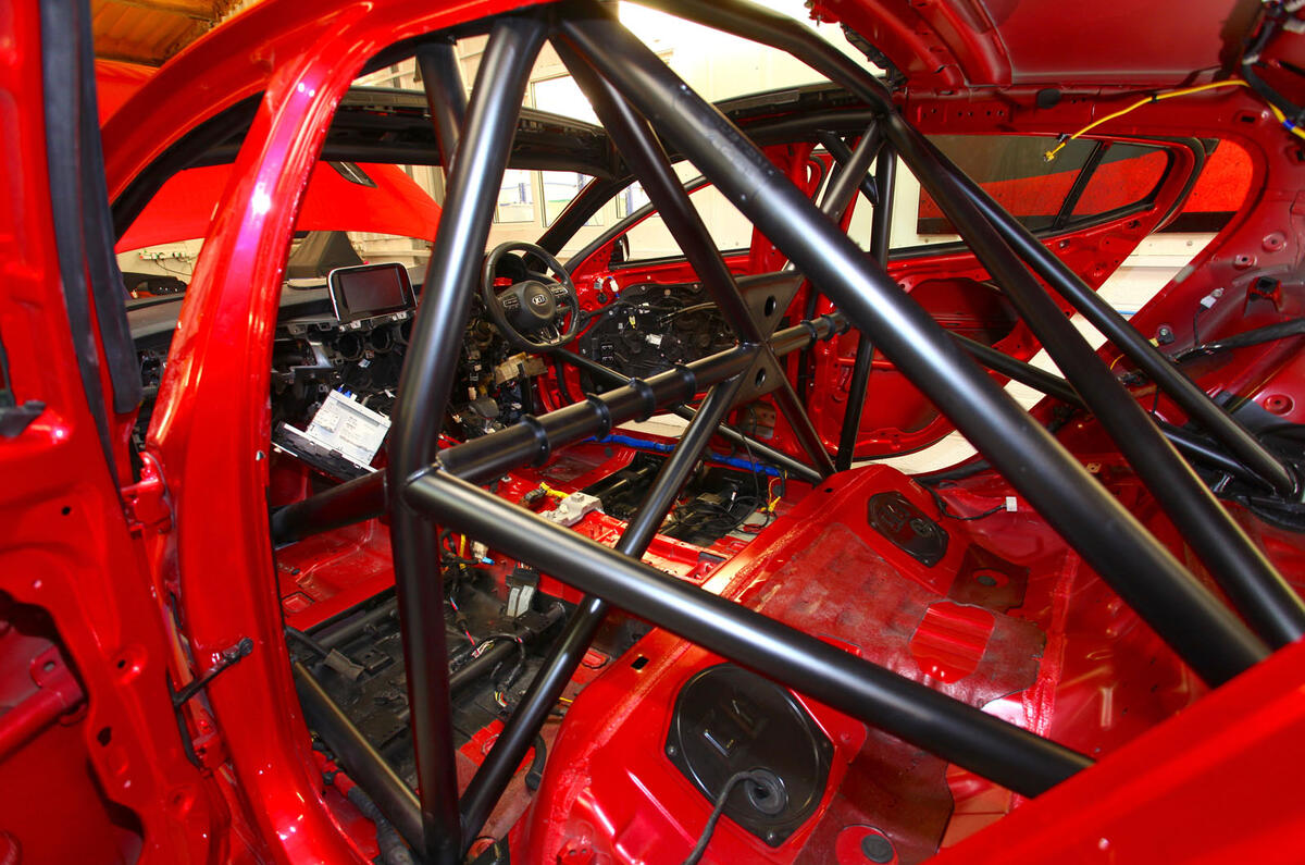 99 Kia Stinger GT420 racer - rollcage