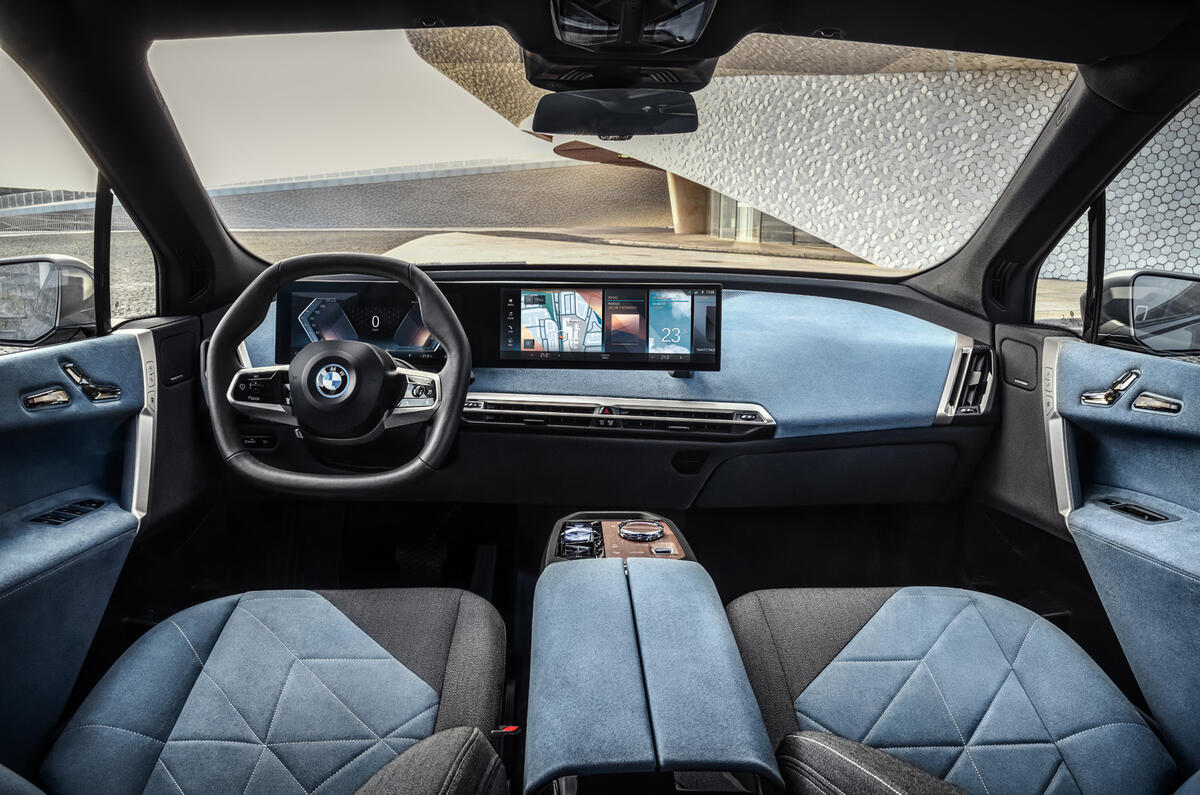 91-bmw-inext-studio-dashboard.jpg