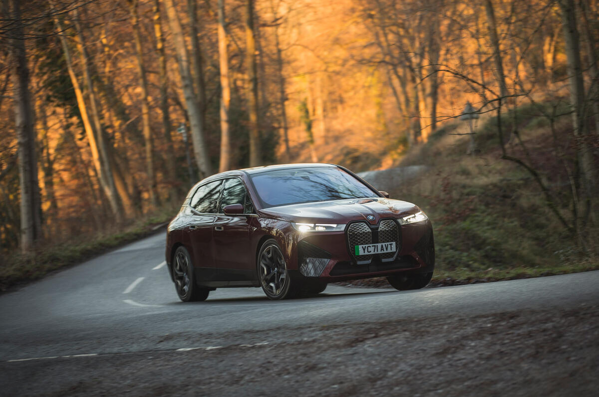 91 BMW iX vs Mercedes EQS 2022 BMW on road front