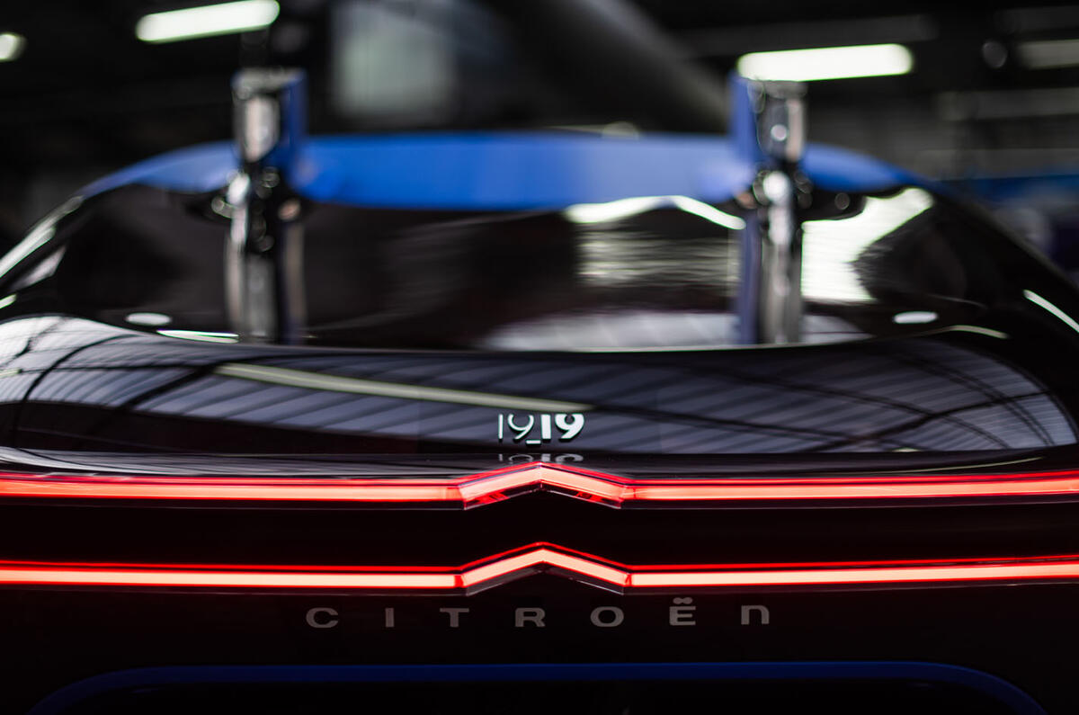 Citroen 19_19 concept official reveal - chevron lighting