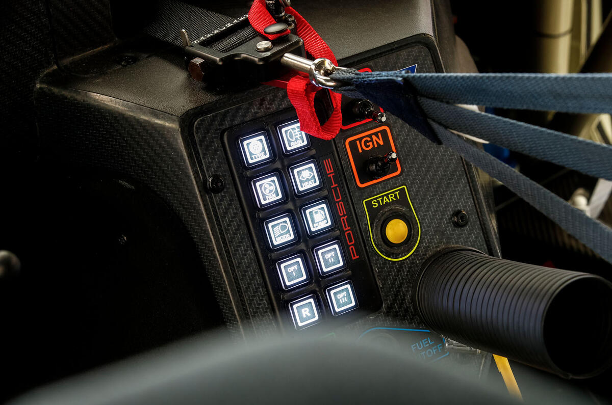 Porsche 911 RSR-19 drive - ignition