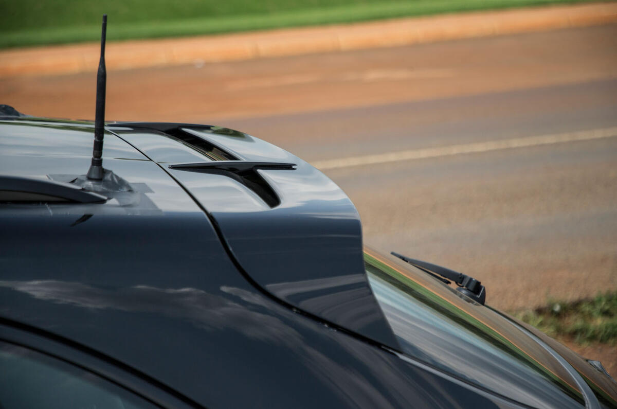 Porsche Macan prototype 2018 spoiler