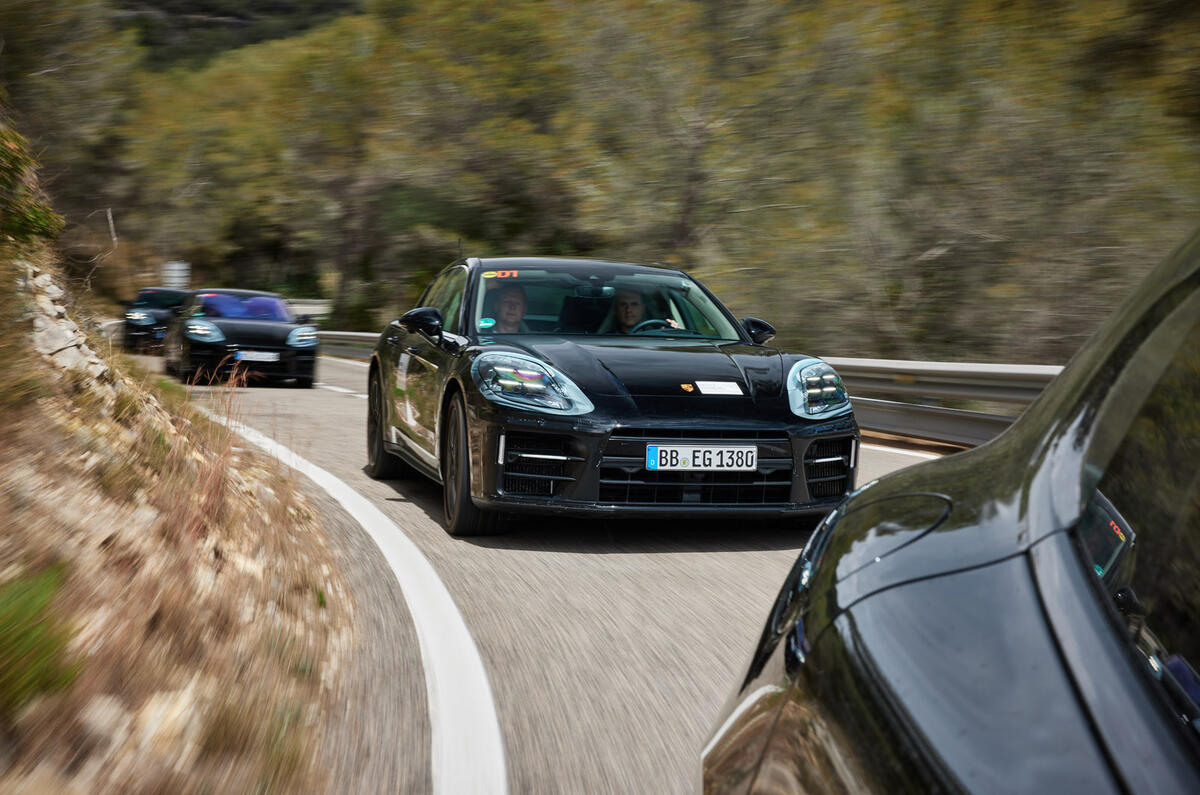 91 Porsche Panamera prototipo FD 2023 siguiendo por encima del hombro