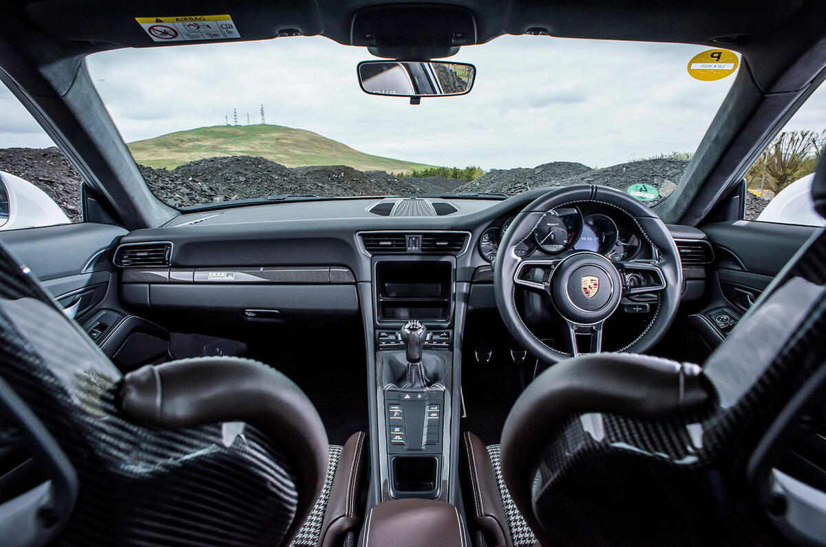 Porsche 911 R dashboard