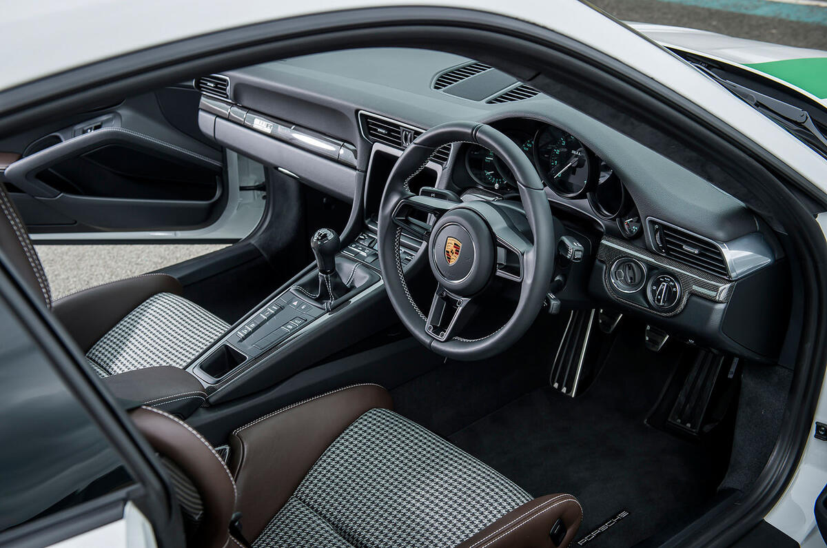 Porsche 911 R interior