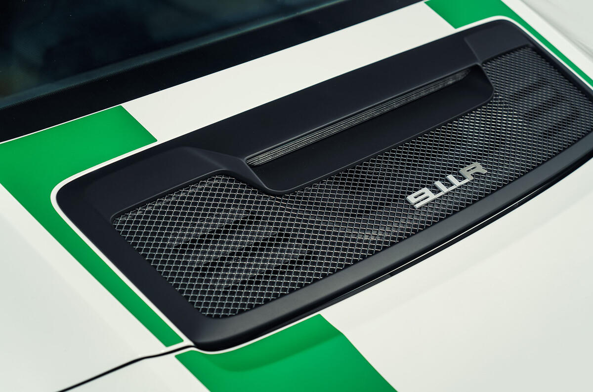 Porsche 911 R air vents