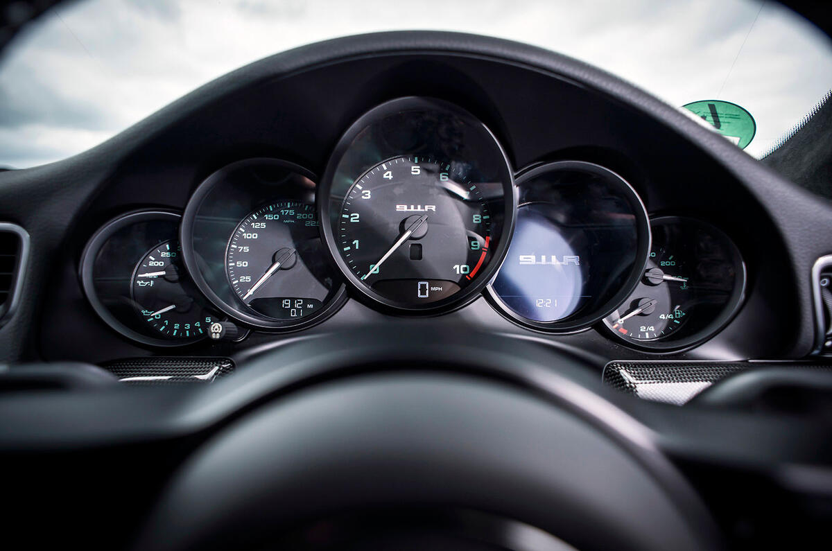 Porsche 911 R instrument cluster