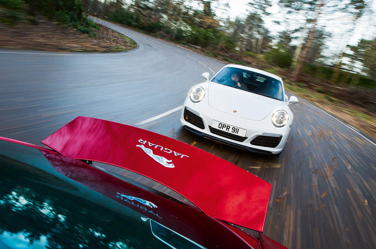 911 Vs f type 2016 1023