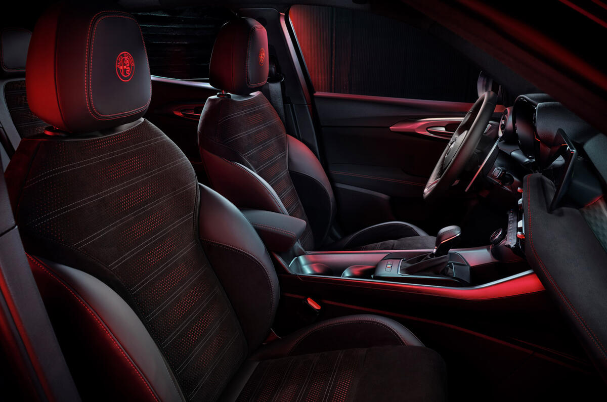 92 Alfa Romeo Tonale reveal 2022 cabin