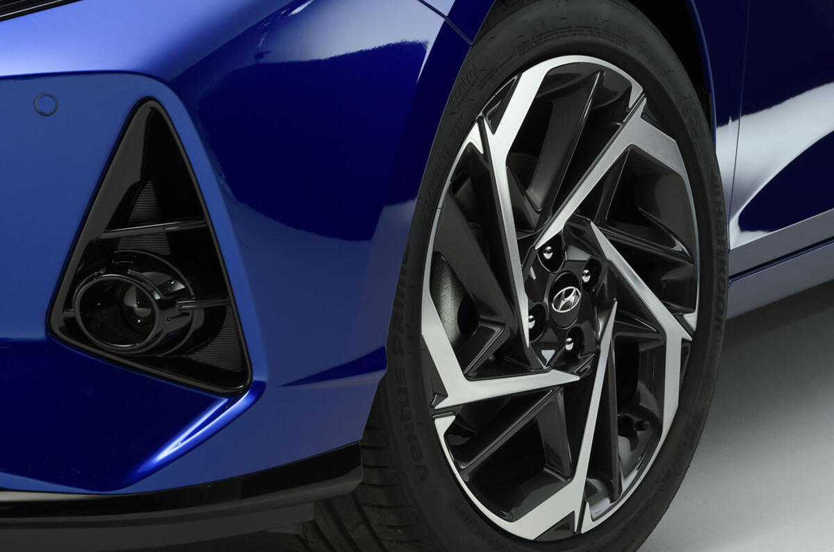 Hyundai i20 2020 studio images - alloy wheels