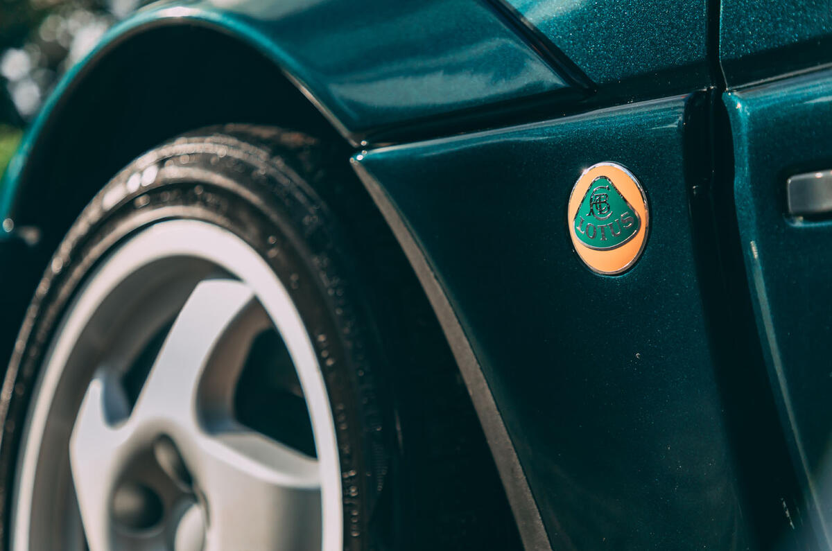 Lotus Carlton at 30 - Lotus badge