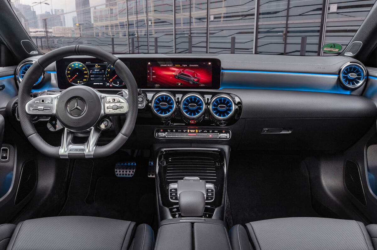 2018 - [Mercedes-Benz] Classe A Sedan - Page 6 92-mercedes-amg-a35-saloon-official-reveal-dashboard