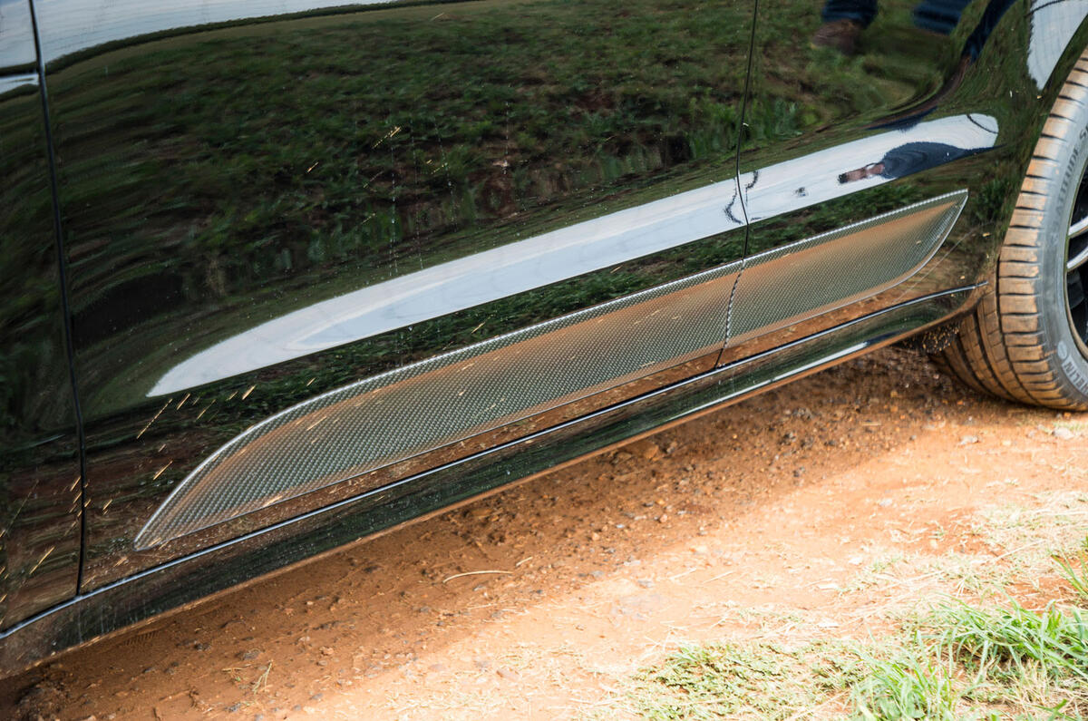 Porsche Macan prototype 2018 side sills