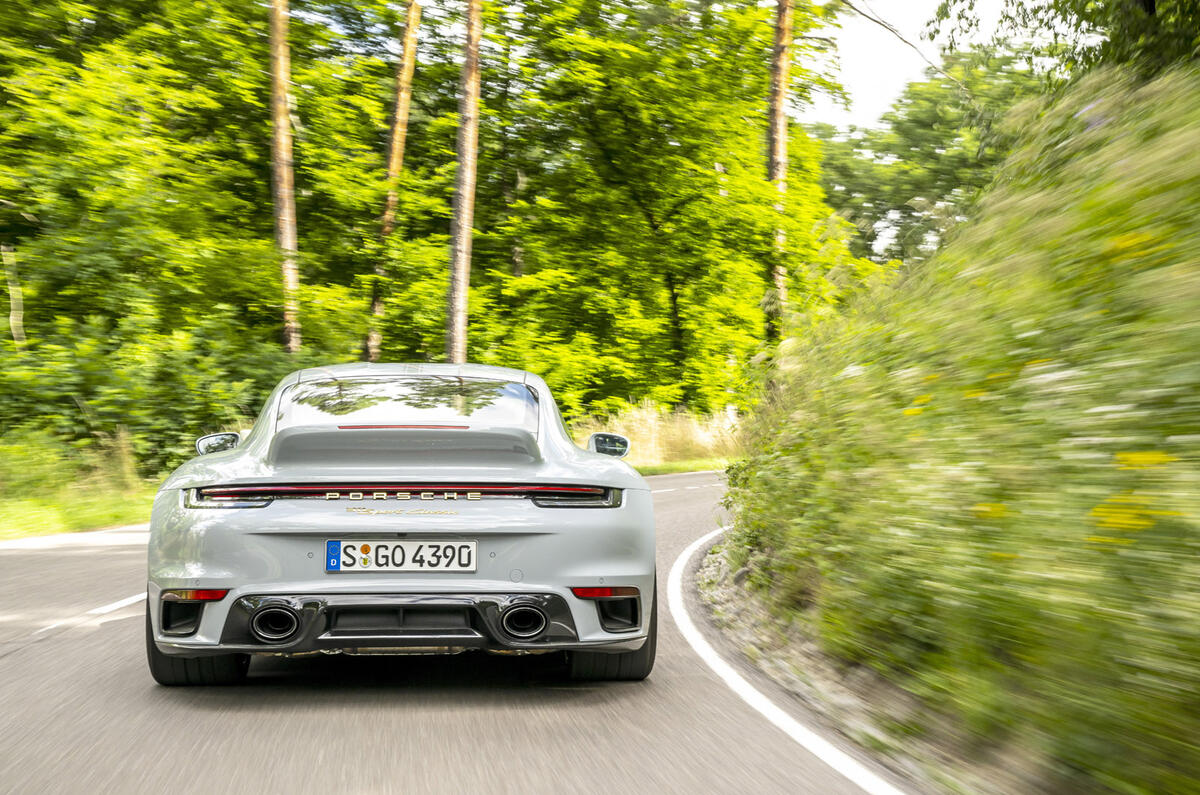 92 Porsche 911 Classic suivi arrière