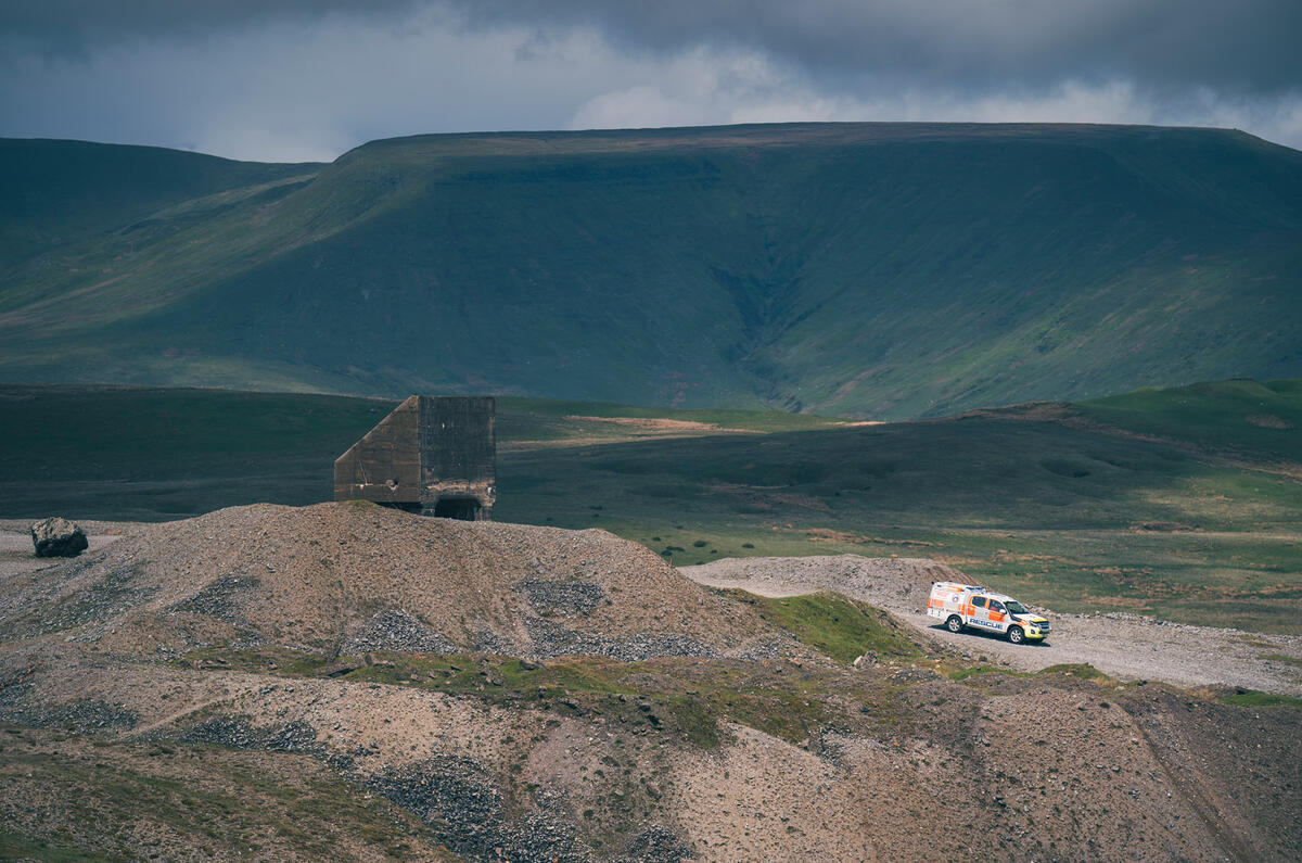 93 isuzu dmax مرکزی بیکن نجات کوه