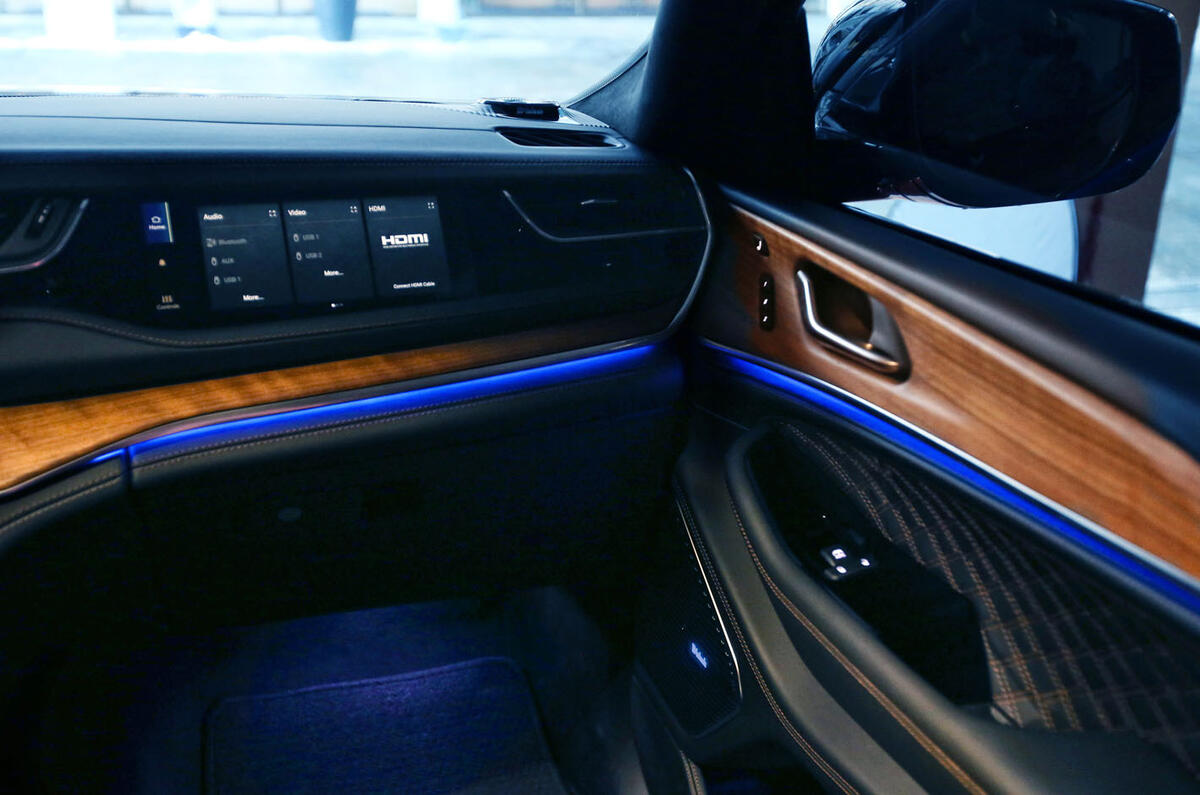 93 Jeep Grand Cherokee 4xe 2022 تصاویر رسمی اطلاعات سرگرمی مسافران