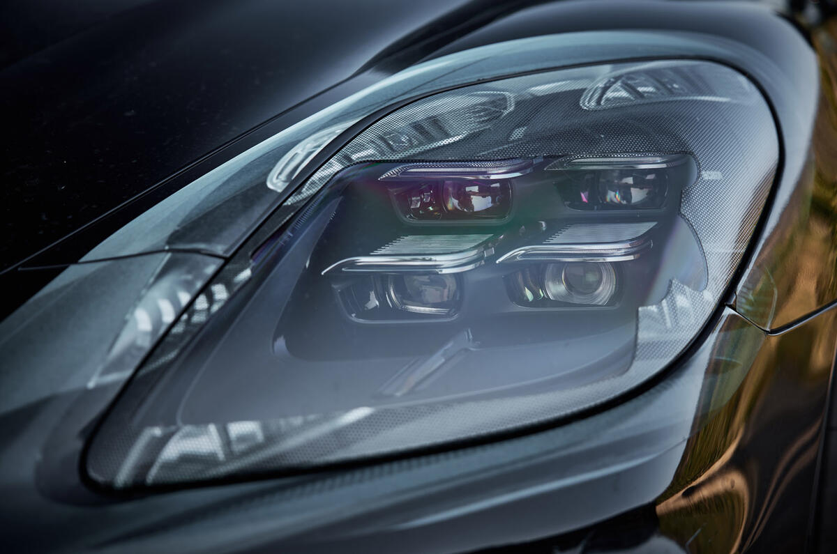 93 Porsche Panamera prototipo FD 2023 faro