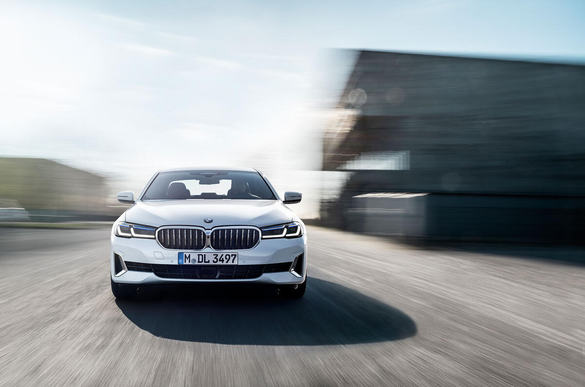 BMW 540i 2020 facelift official images - tracking front
