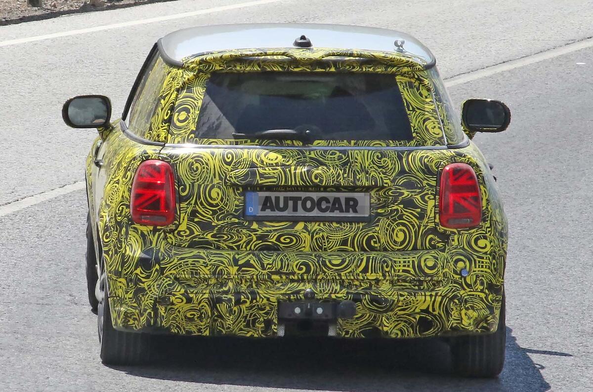 ردیابی عقب Mini Cooper JCW camo 2022