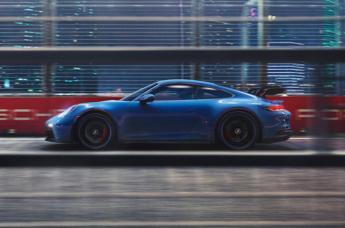 94 Porsche 911 GT3 2021 official images track side