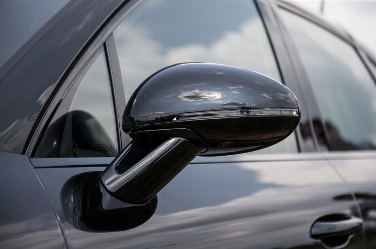 Porsche Macan prototype 2018 wing mirrors