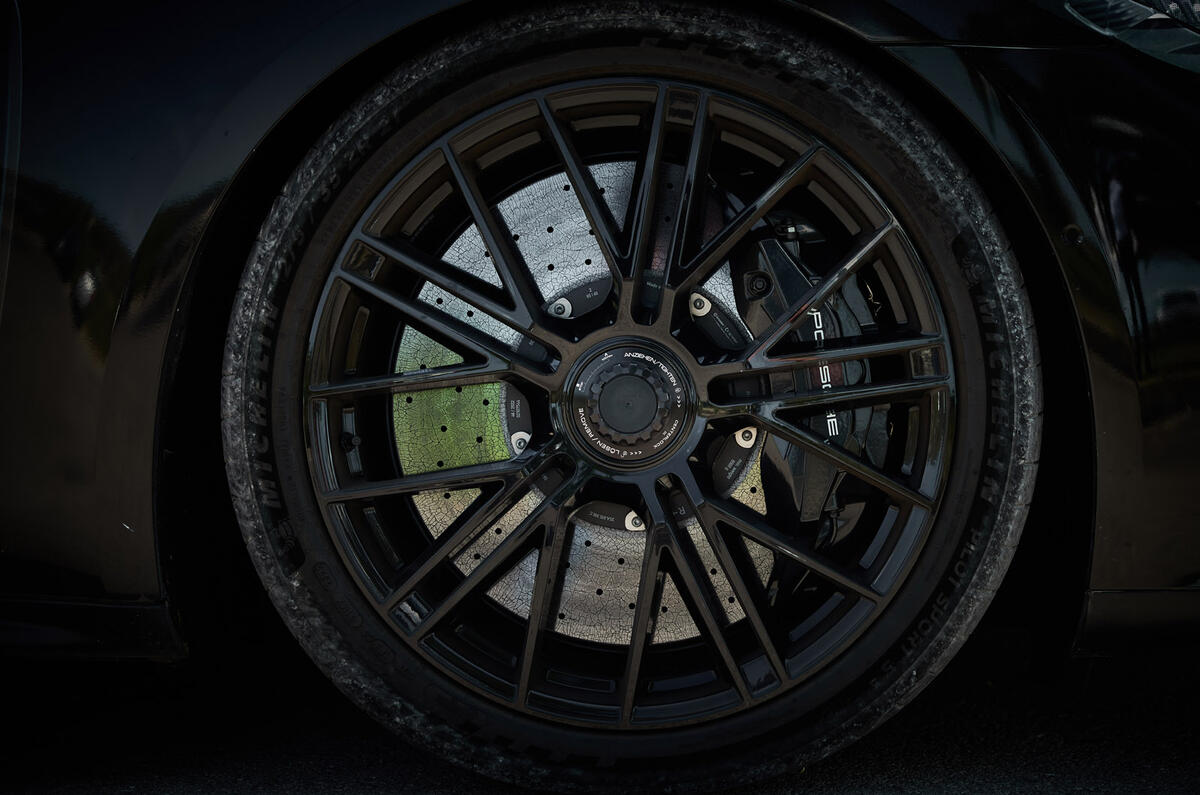 94 Porsche Panamera prototipo FD 2023 detalle de rueda