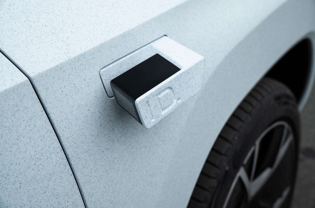 94 Volkswagen ID Life concept retrovisores exteriores de conducción