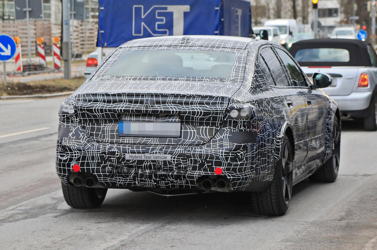 95 2024 BMW M5 hybrid spy images rear end