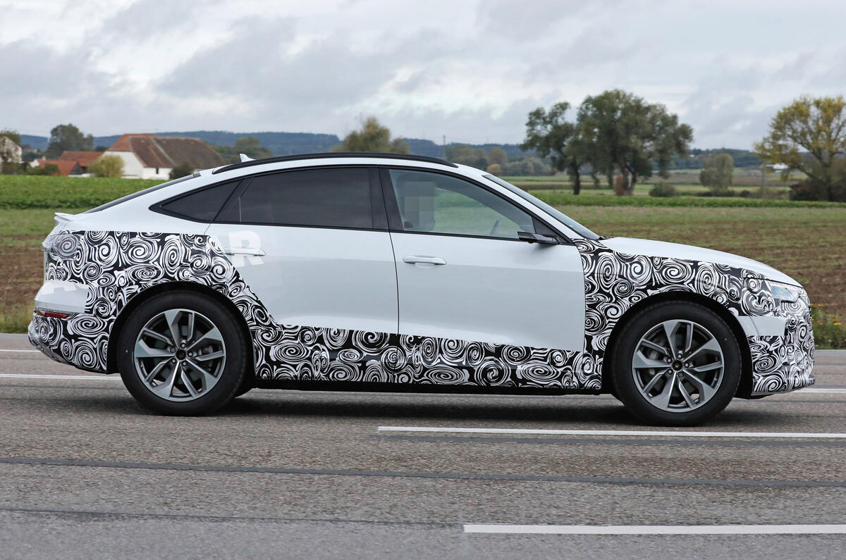 95 Audi E tron sportback 2022 facelift spies side