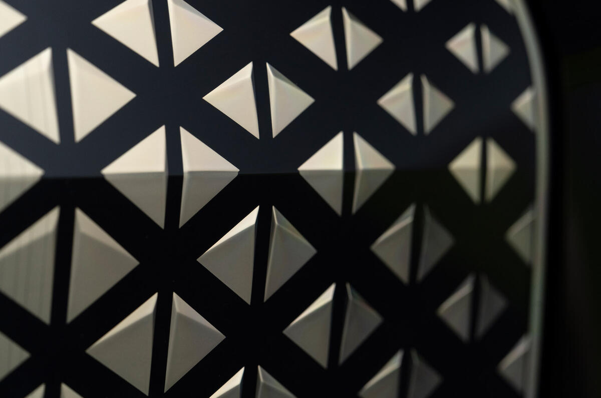 95 BMW iX M60 2022 reveal grille