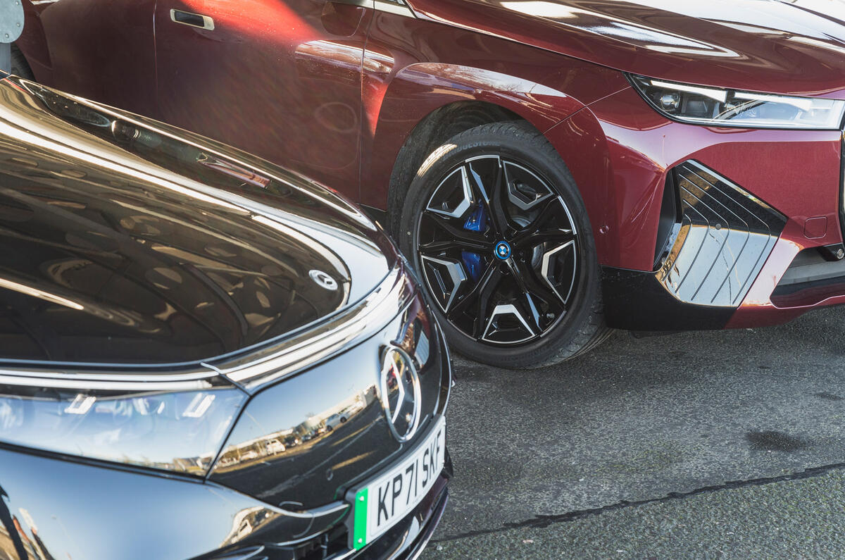 95 BMW iX vs Mercedes EQS 2022 iX alloys
