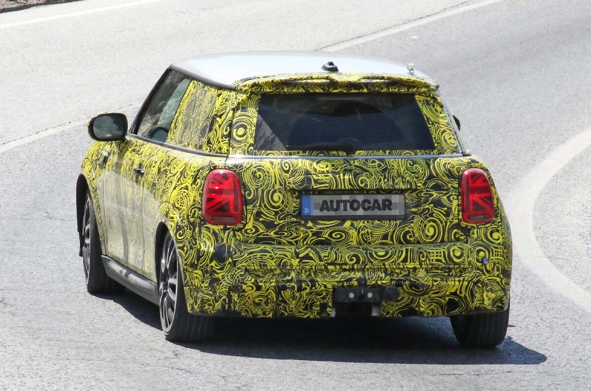 ردیابی عقب Mini Cooper JCW camo 2022