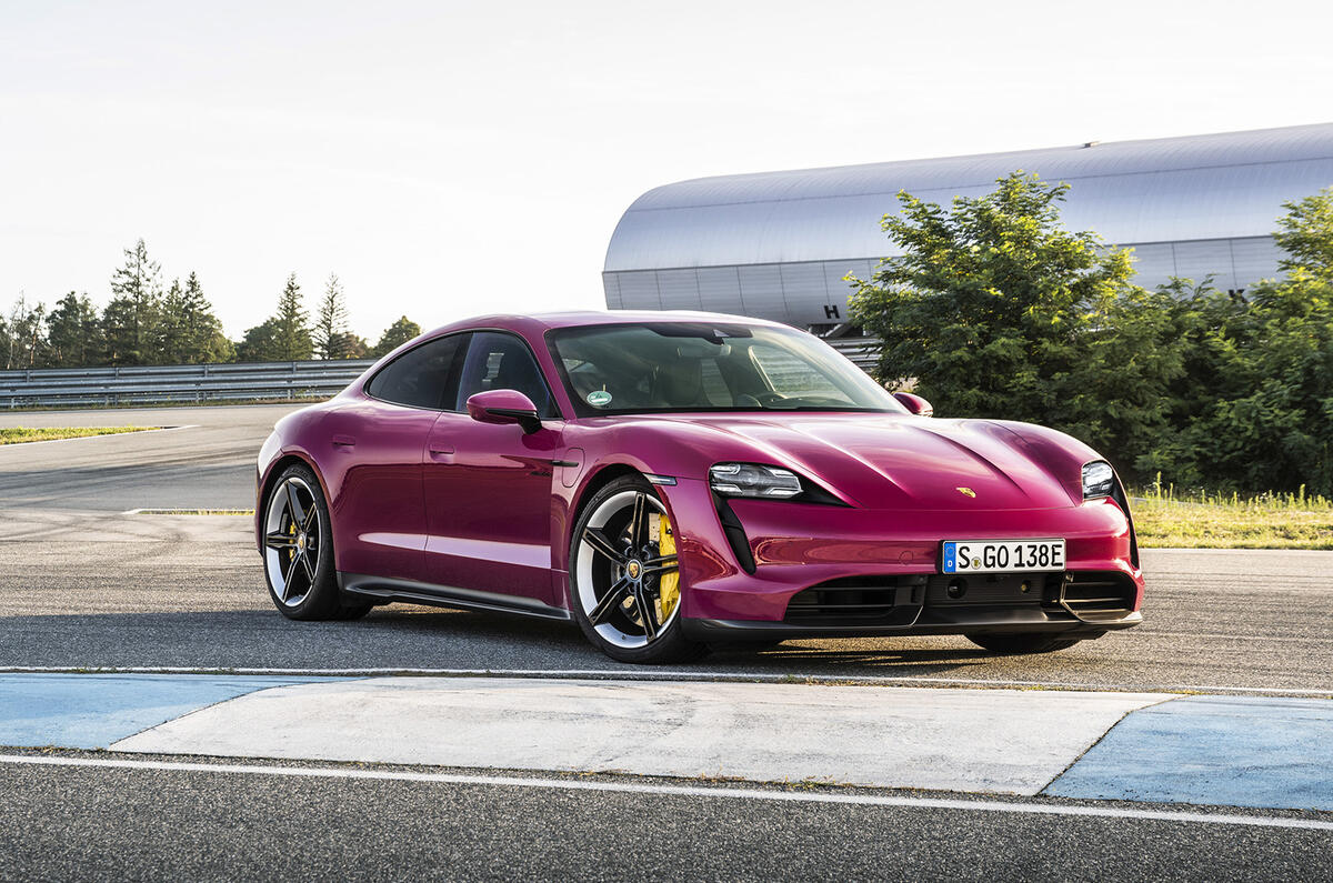 95 цветов Porsche Taycan