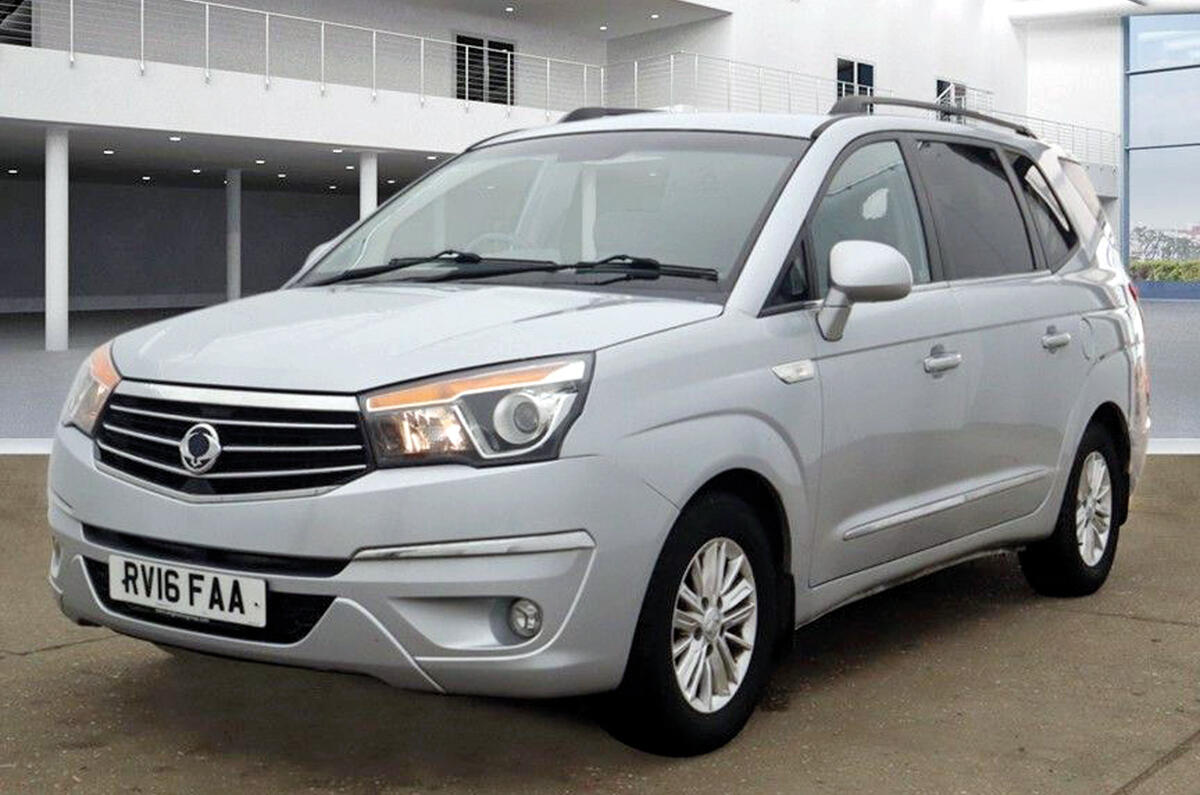 95 ssangyong turismo front quarter