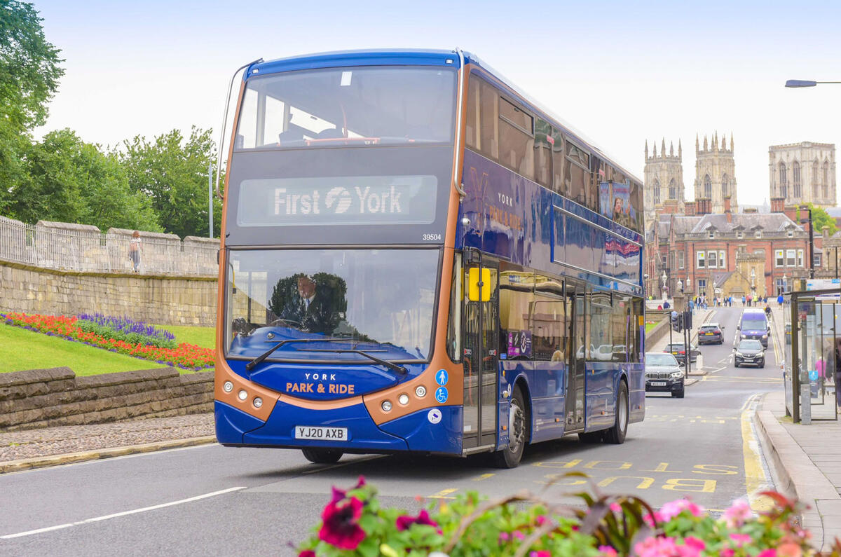 95 Switch Mobility Metrodecker EV in York with Minster behind   edit