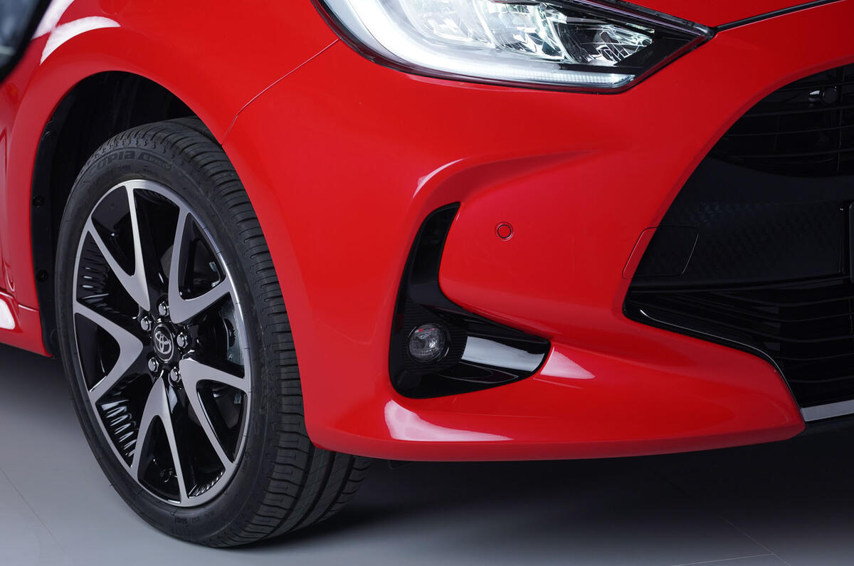 Toyota Yaris 2019 official studio - foglights
