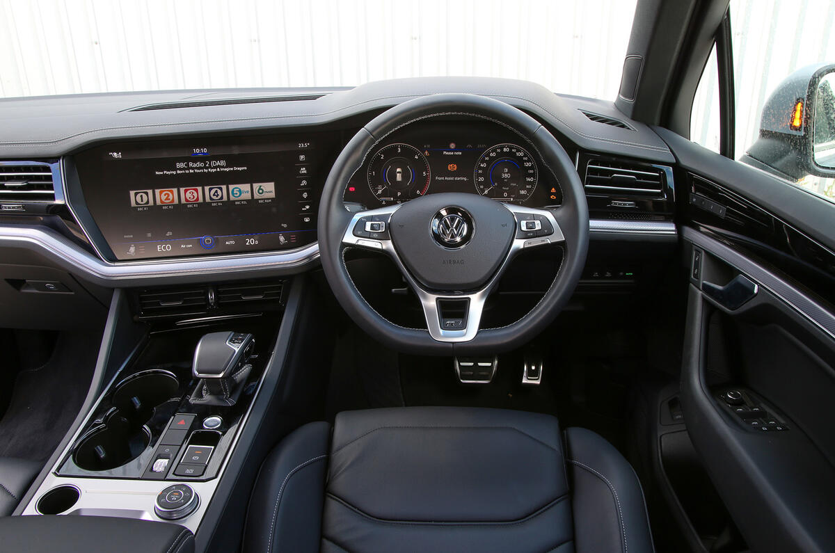 95 Volkswagen Touareg NNBG 2021 dashboard