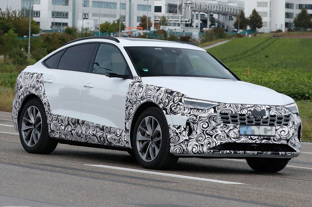 96 Audi E tron sportback 2022 facelift spies lead