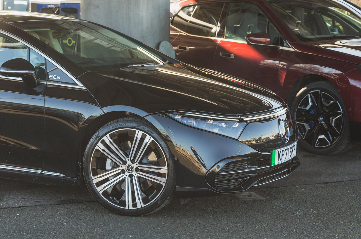 96 BMW iX vs Mercedes EQS 2022 EQS alloys