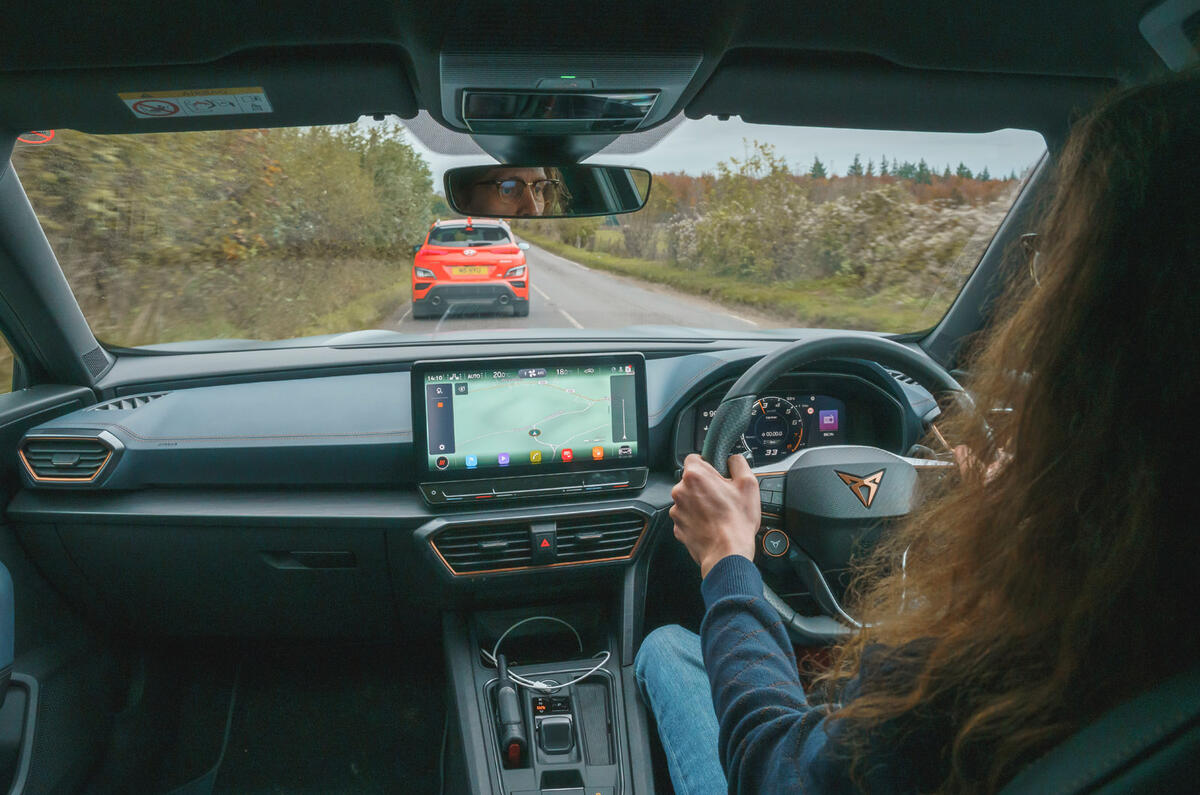 96 Cupra Formentor vs Hyundai Kona N 2022 IV driving