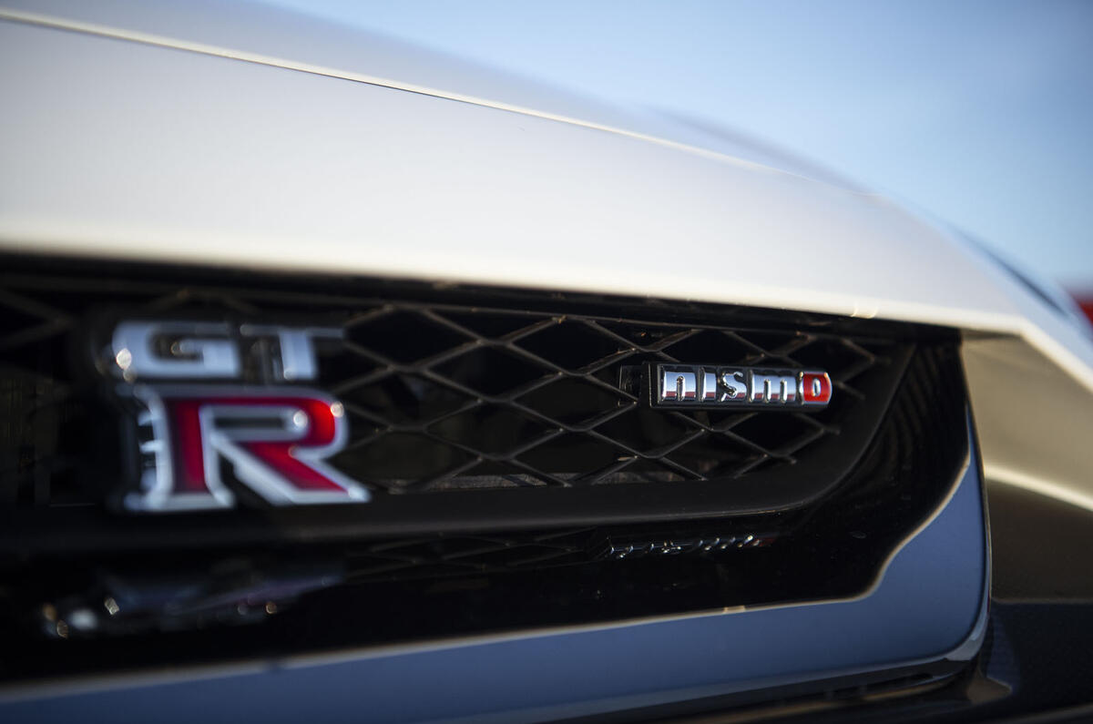 Nissan GT-R Nismo 2020 official reveal - bonnet badge
